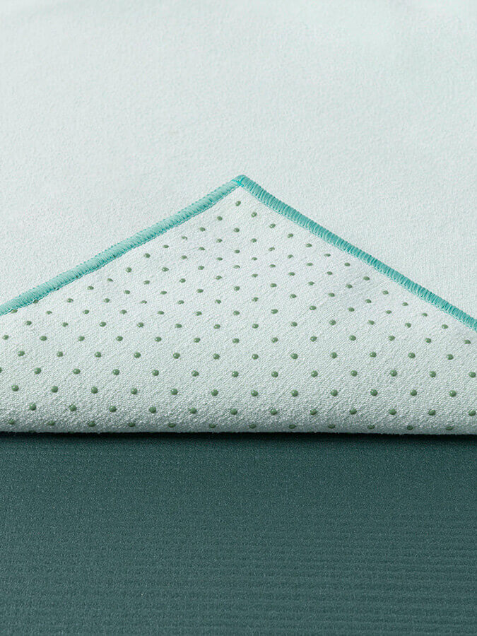 Manduka Yogitoes rSKIDLESS Mat Yoga Towel - Chloro